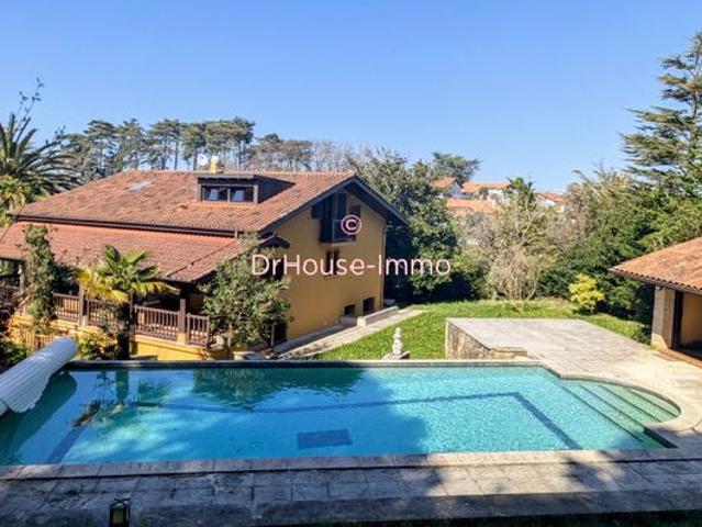 Villa 8 pièces 281 m²