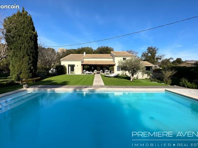 Villa 8 pièces 283 m²