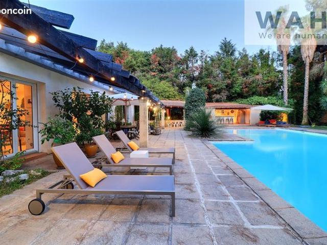 Villa 8 pièces 283 m²