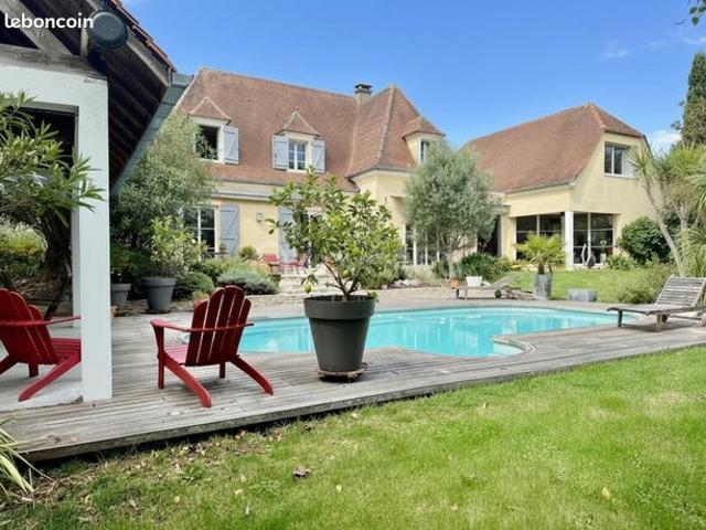 Villa 8 pièces 285 m²