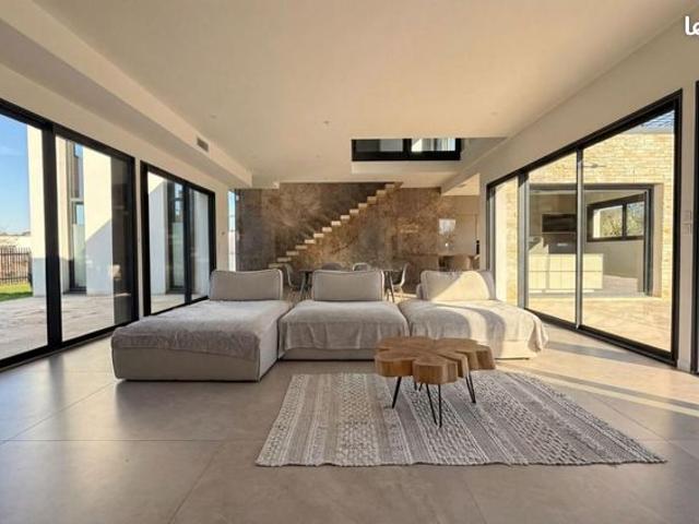 Villa 8 pièces 285 m²