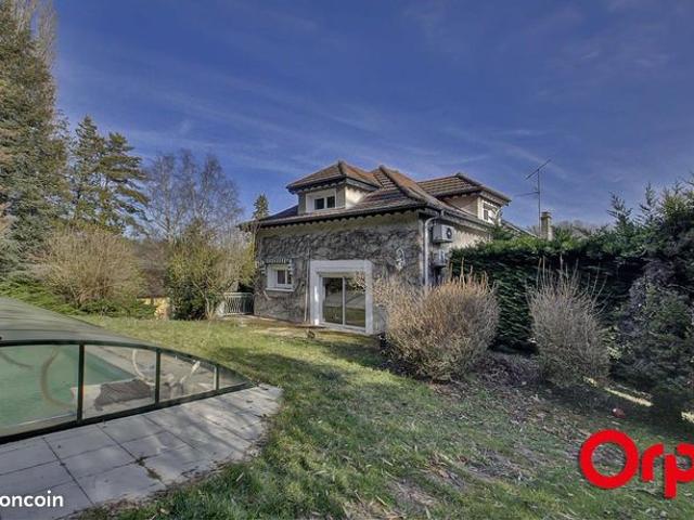 Villa 8 pièces 285 m²