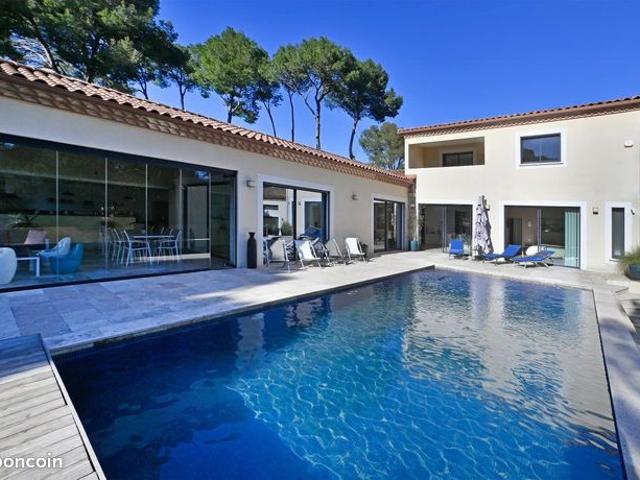 Villa 8 pièces 288 m²