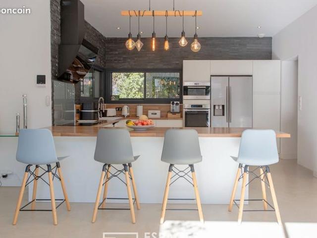 Villa 8 pièces 288 m²