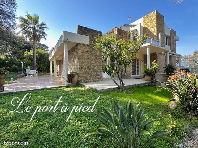 Villa 8 pièces 292 m²