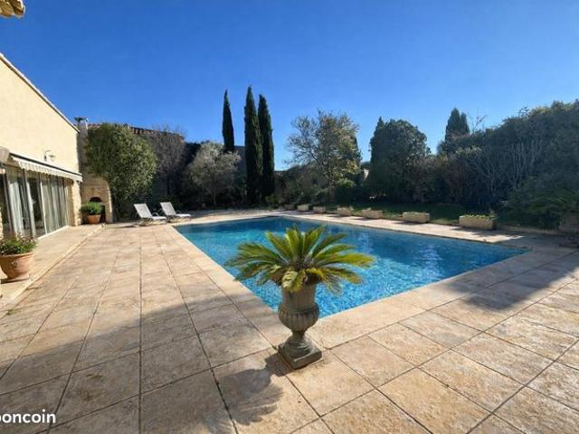 Villa 8 pièces 293 m²