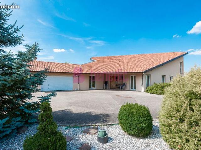 Villa 8 pièces 299 m²