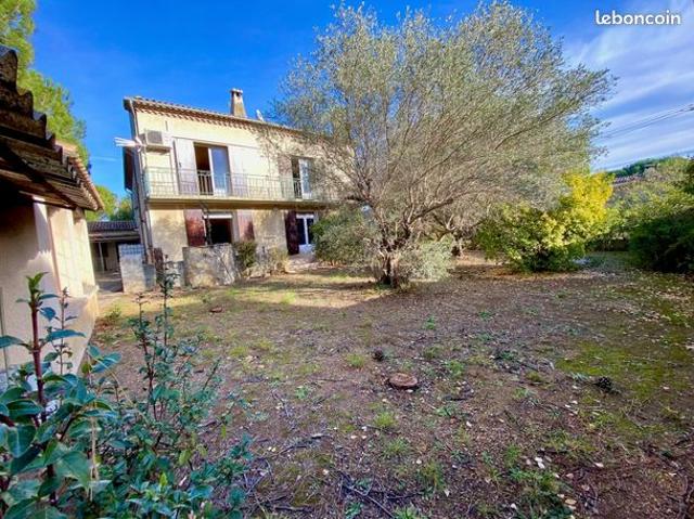 Villa 8 pièces 300 m²