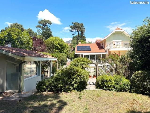 Villa 8 pièces 300 m²