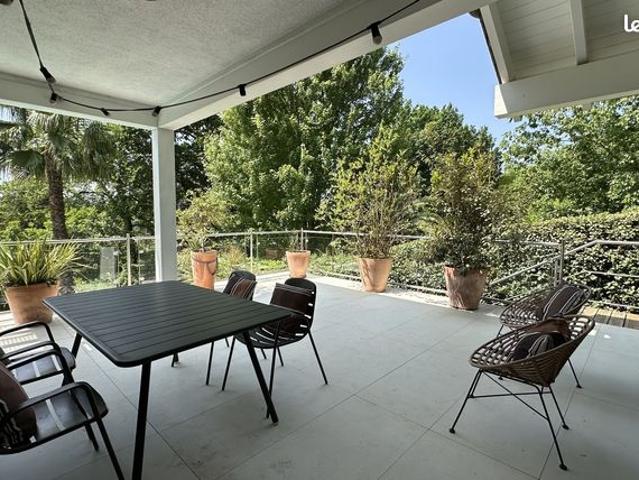 Villa 8 pièces 300 m²