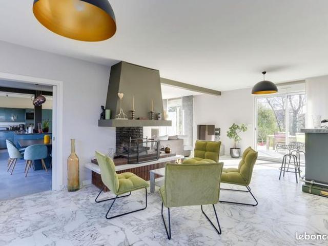 Villa 8 pièces 300 m²
