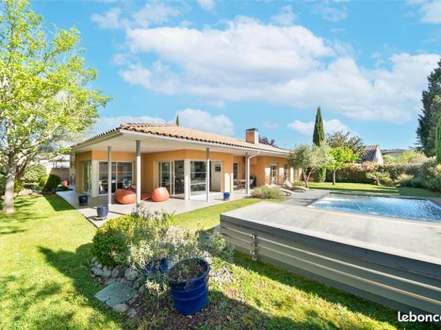 Villa 8 pièces 300 m²