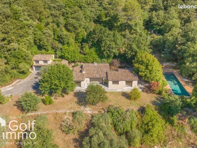 Villa 8 pièces 300 m²