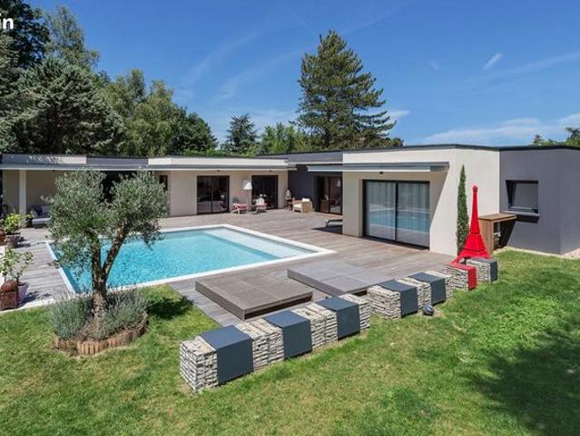 Villa 8 pièces 300 m²