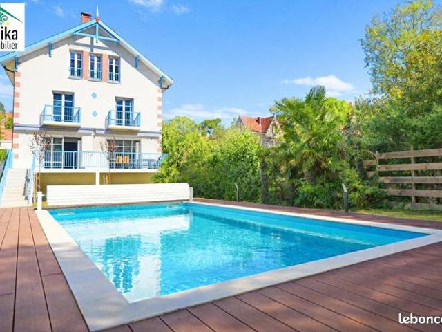 Villa 8 pièces 300 m²