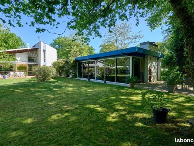 Villa 8 pièces 301 m²