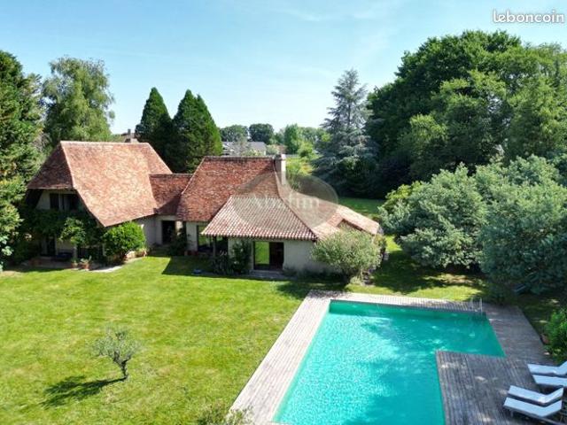 Villa 8 pièces 303 m²