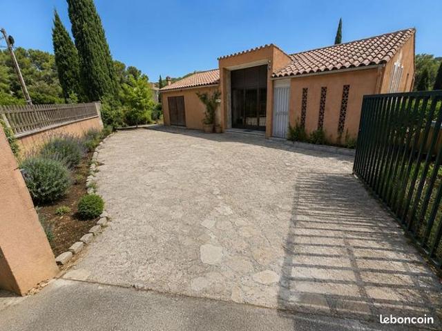 Villa 8 pièces 304 m²