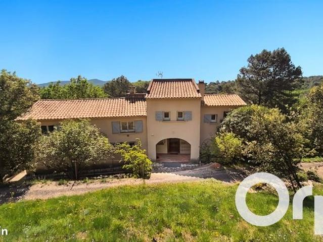 Villa 8 pièces 305 m²