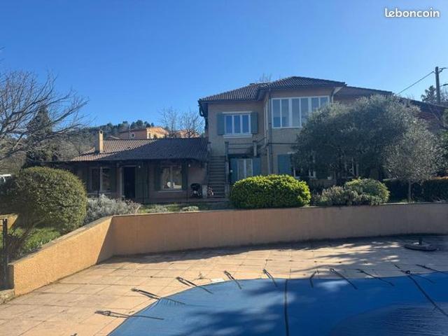 Villa 8 pièces 306 m²