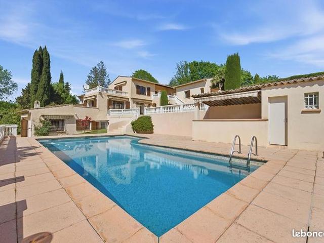 Villa 8 pièces 307 m²