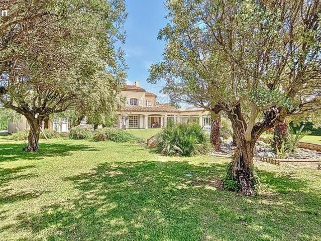 Villa 8 pièces 310 m²