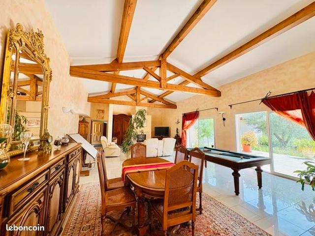 Villa 8 pièces 310 m²