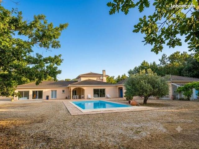 Villa 8 pièces 310 m²