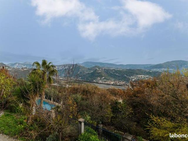 Villa 8 pièces 310 m²