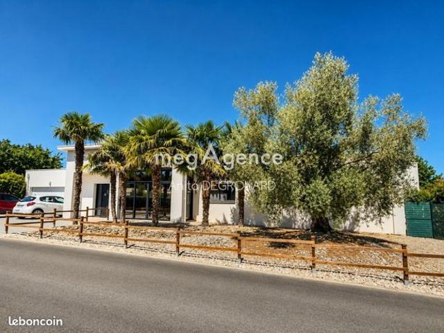 Villa 8 pièces 316 m²