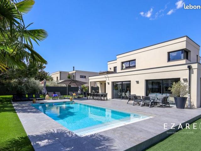 Villa 8 pièces 317 m²