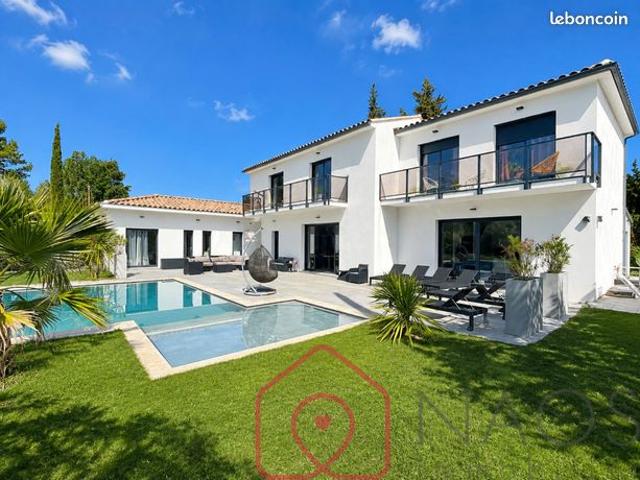 Villa 8 pièces 318 m²