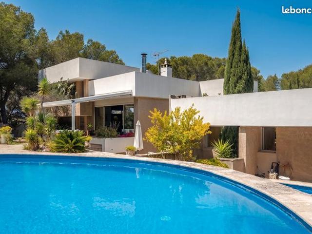 Villa 8 pièces 320 m²