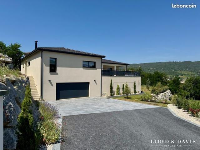 Villa 8 pièces 322 m²