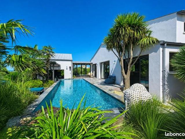 Villa 8 pièces 328 m²