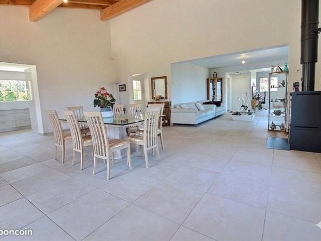 Villa 8 pièces 330 m²