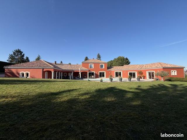 Villa 8 pièces 331 m²