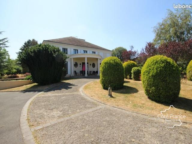 Villa 8 pièces 332 m²