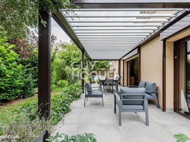 Villa 8 pièces 332 m²