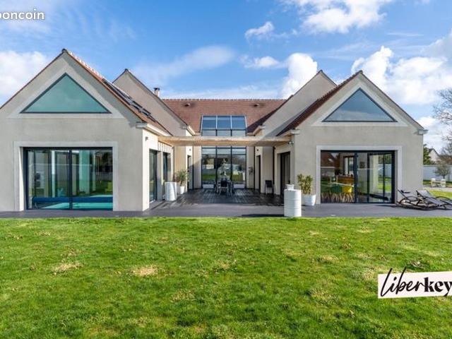 Villa 8 pièces 334 m²
