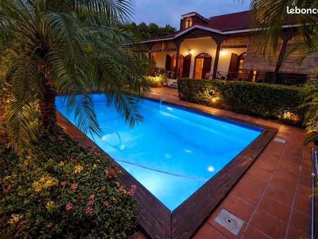 Villa 8 pièces 340 m²