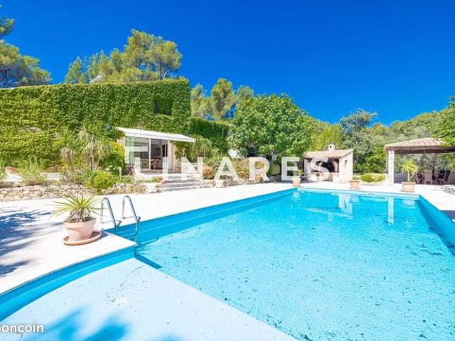 Villa 8 pièces 340 m²