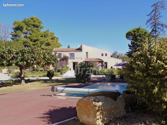 Villa 8 pièces 341 m²