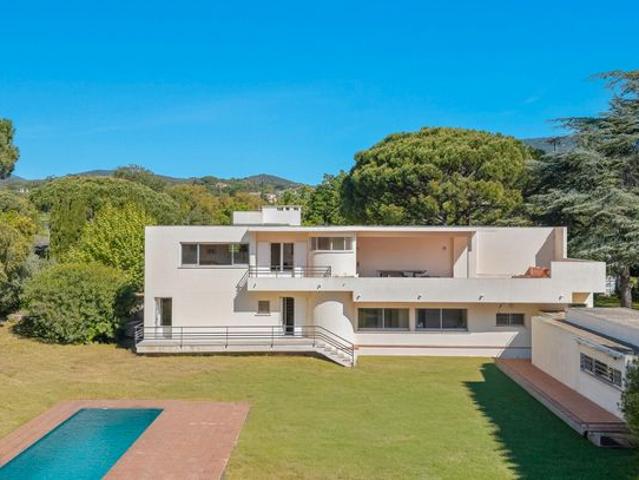 Villa 8 pièces 343 m²