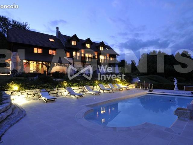 Villa 8 pièces 344 m²