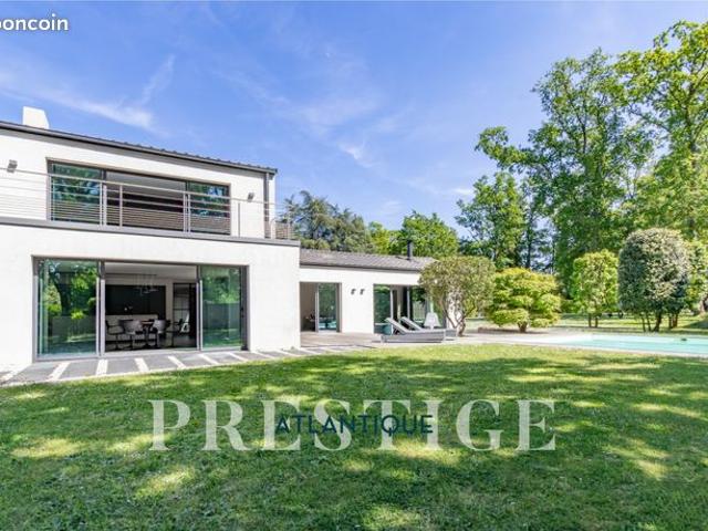 Villa 8 pièces 344 m²