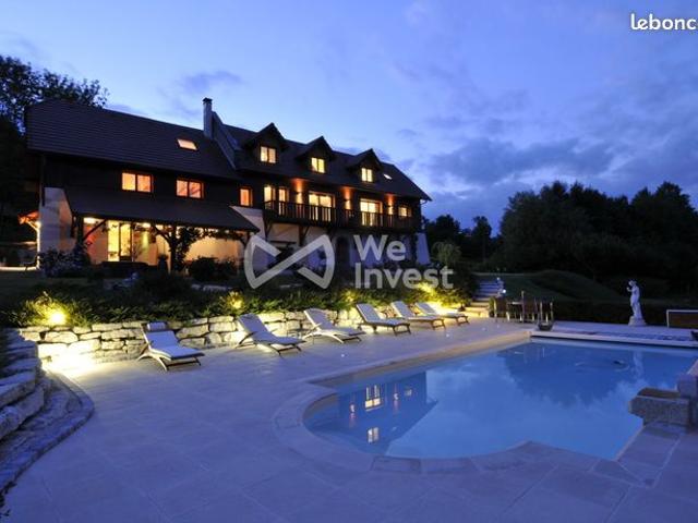 Villa 8 pièces 344 m²