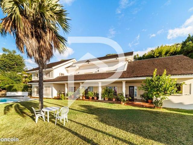 Villa 8 pièces 350 m²