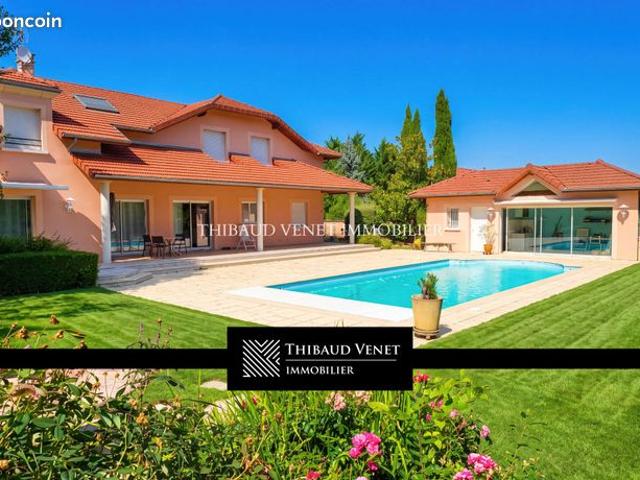 Villa 8 pièces 351 m²