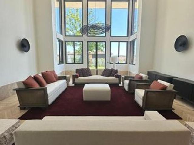 Villa 8 pièces 353 m²
